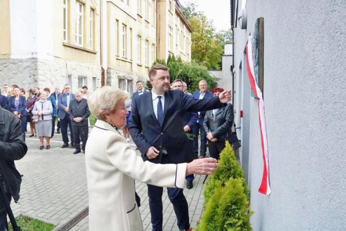 Uroczyście odsłonięto tablicę pamiątkową